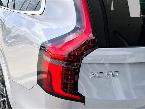 Used 2025 Volvo XC90 B5 Plus AWD/4WD image 25