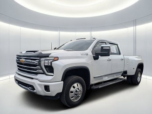 Used 2024 Chevrolet Silverado 3500 High Country w/ High Country Premium Package AWD/4WD image 8