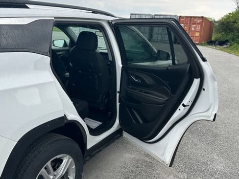 Certified 2023 GMC Terrain SLE w/ Driver Convenience Package AWD/4WD image 37