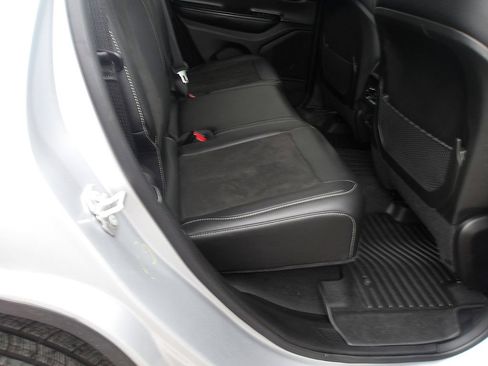 Used 2025 Jeep Grand Cherokee Altitude image 11