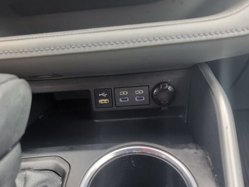 Used 2022 Toyota Highlander L FWD image 24