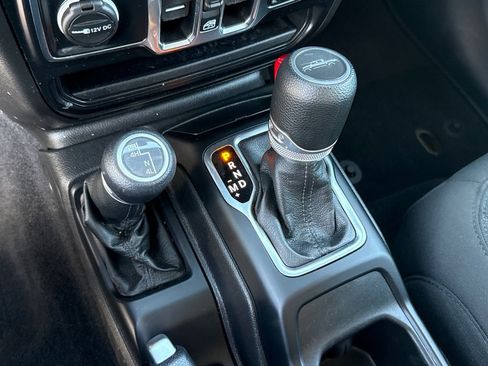 Used 2022 Jeep Gladiator Sport image 27