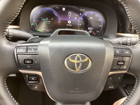 Certified 2025 Toyota Crown Signia w/ Advanced Technology Package AWD/4WD image 23