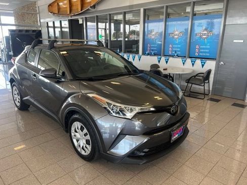 Used 2019 Toyota C-HR LE FWD image 3