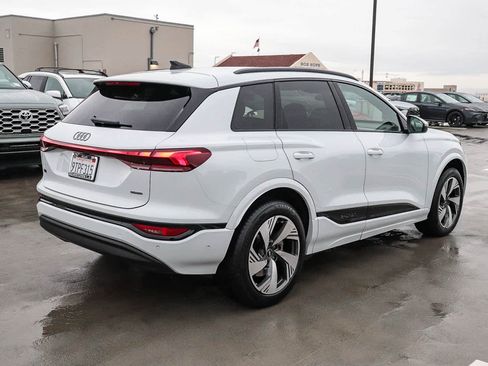 Used 2025 Audi Q6 e-tron Premium w/ Convenience Package image 7