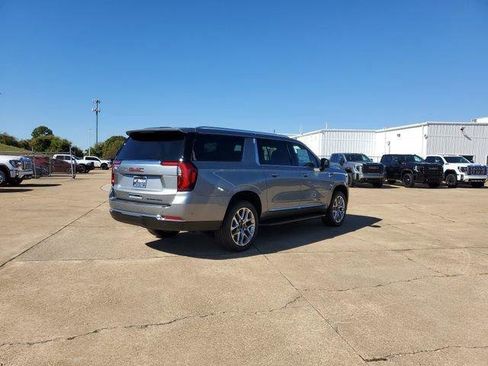 New 2026 GMC Yukon XL Elevation RWD image 7