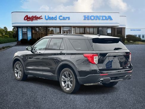 Used 2023 Ford Explorer XLT w/ Equipment Group 202A image 3