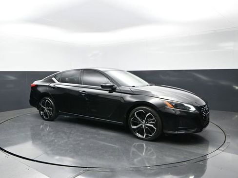 Used 2023 Nissan Altima 2.5 SR w/ SR Premium Package AWD/4WD image 1