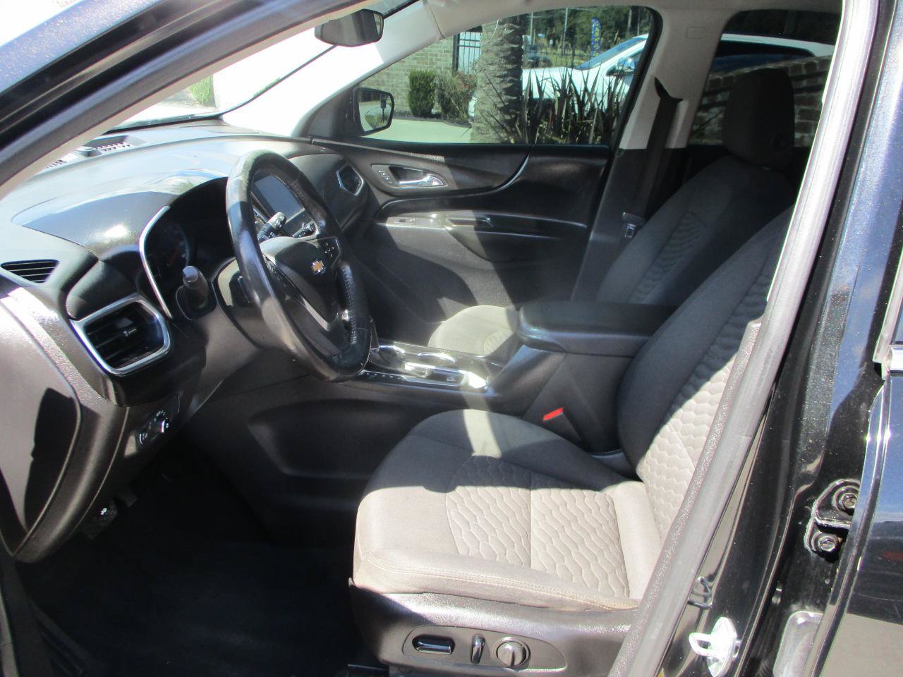 Used 2018 Chevrolet Equinox LT FWD image 14