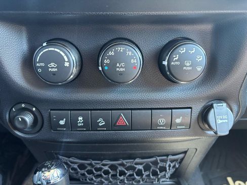 Used 2013 Jeep Wrangler Unlimited Sahara w/ Connectivity Group AWD/4WD image 20