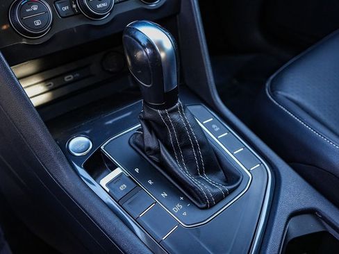 Used 2021 Volkswagen Tiguan SE image 21