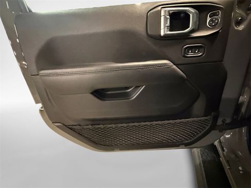 Used 2022 Jeep Wrangler Unlimited Sahara image 14