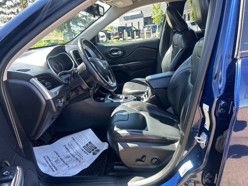 Used 2016 Jeep Cherokee Trailhawk w/ Leather Interior Group AWD/4WD image 25
