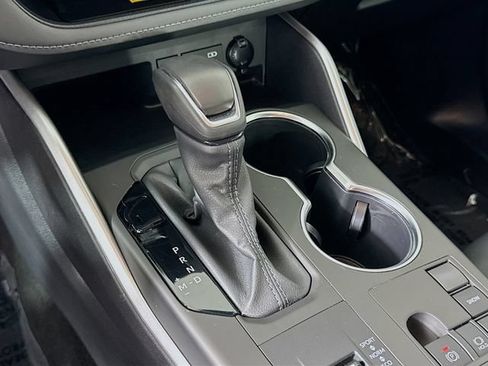 Certified 2025 Toyota Highlander XLE FWD image 18
