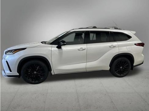 Used 2023 Toyota Highlander XSE AWD/4WD image 2