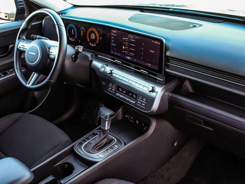 Used 2025 Hyundai Kona SEL image 41