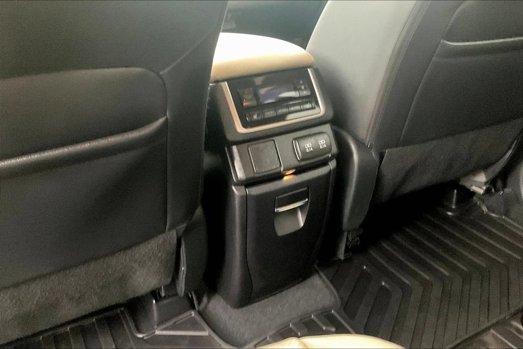 Used 2022 Subaru Ascent Limited AWD/4WD image 10