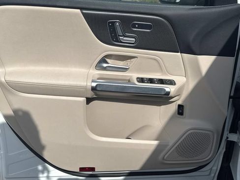 Used 2021 Mercedes-Benz GLB 250 image 24