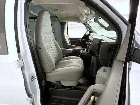 New 2025 Chevrolet Express 3500 w/ Driver Convenience Package image 10