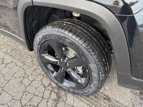 New 2025 Jeep Grand Cherokee Limited w/ Black Appearance Package AWD/4WD image 22