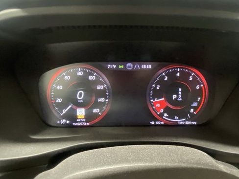 Used 2019 Volvo XC40 T5 Momentum image 16