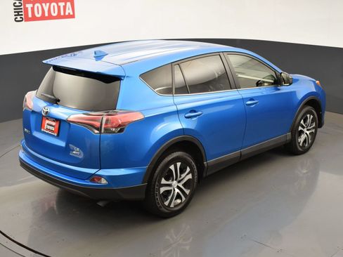 Used 2018 Toyota RAV4 LE w/ Carpet Mat Package AWD/4WD image 20