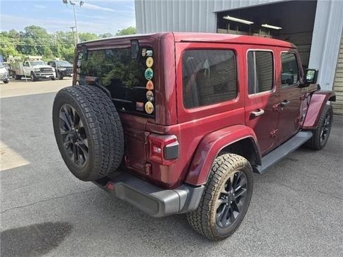 Used 2021 Jeep Wrangler Unlimited Sahara w/ Cold Weather Group AWD/4WD image 24