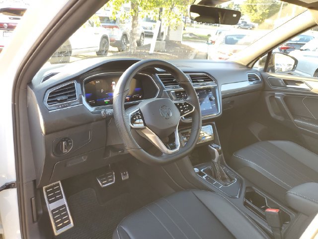 Certified 2023 Volkswagen Tiguan SE R-Line FWD image 24