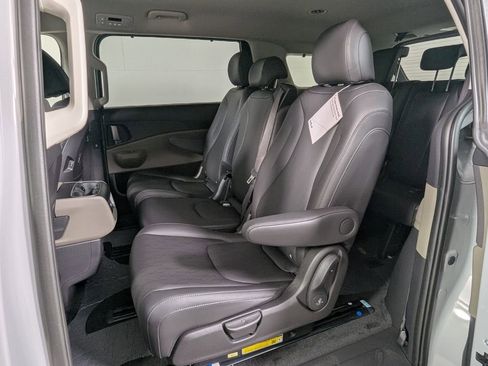 New 2026 Kia Carnival EX image 23