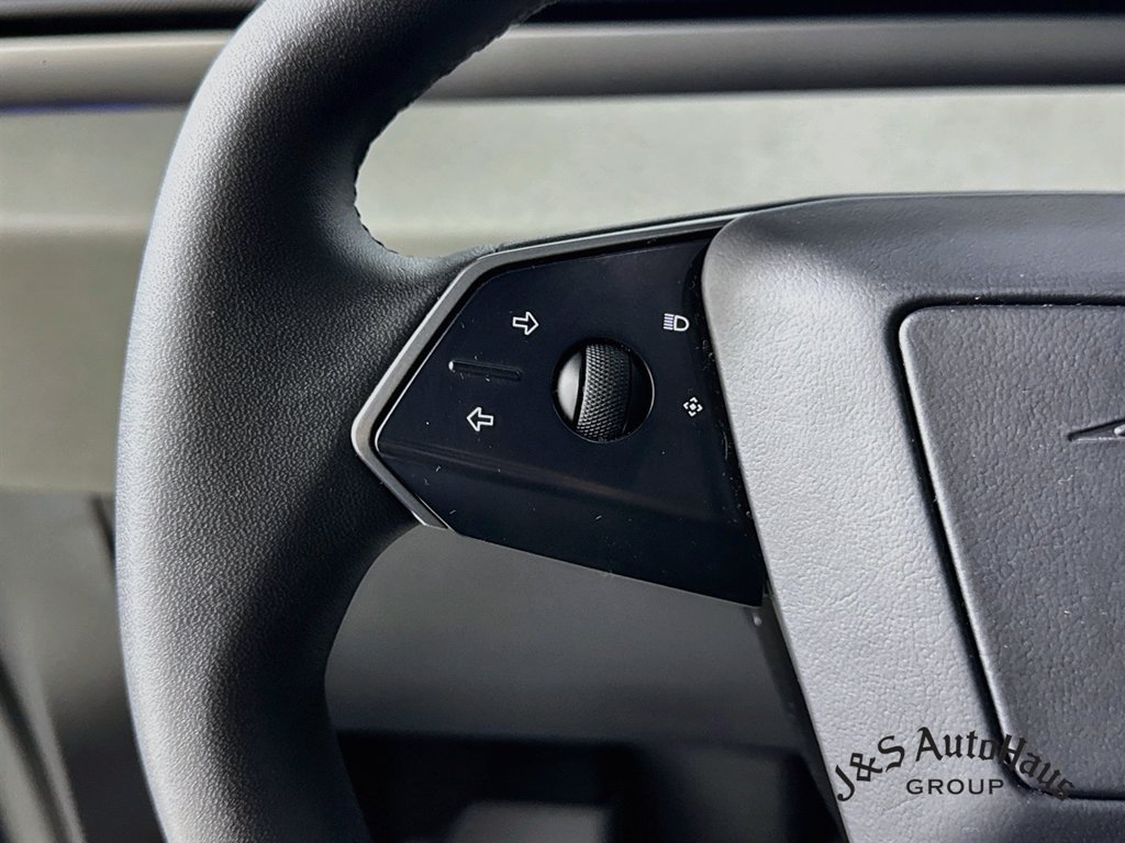 Used 2024 Tesla Cybertruck AWD Crew Cab image 13
