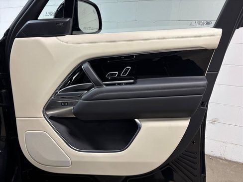 Used 2023 Land Rover Range Rover Long Wheelbase SE image 36