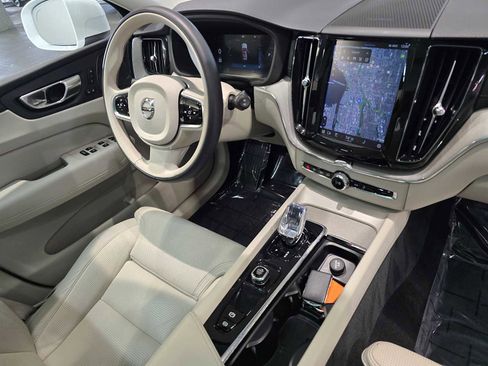 Used 2023 Volvo XC60 T8 Ultimate w/ Climate Package image 31