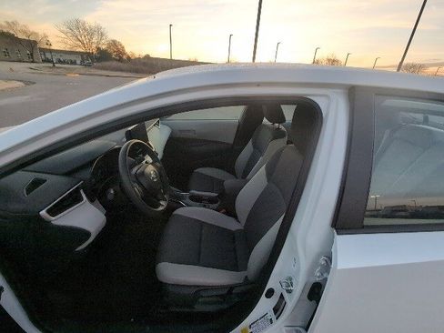 Used 2025 Toyota Corolla LE image 9