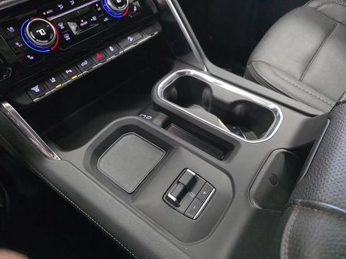Used 2024 GMC Sierra 3500 Denali w/ Technology Package AWD/4WD image 20