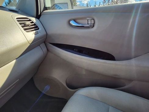 Used 2014 Nissan Leaf SV image 19