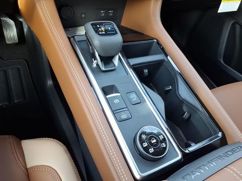 New 2026 Nissan Pathfinder Platinum image 14