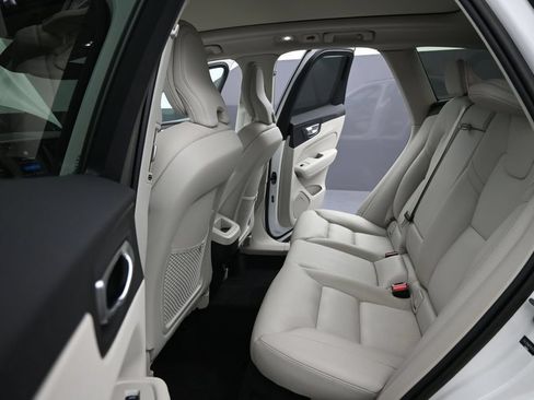 Certified 2023 Volvo XC60 B5 Plus w/ Climate Package AWD/4WD image 20