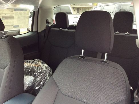 New 2025 Ford Maverick XL w/ Equipment Group 101A image 32