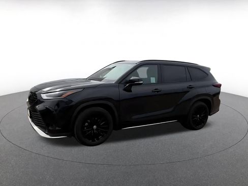 Used 2025 Toyota Highlander XSE image 8