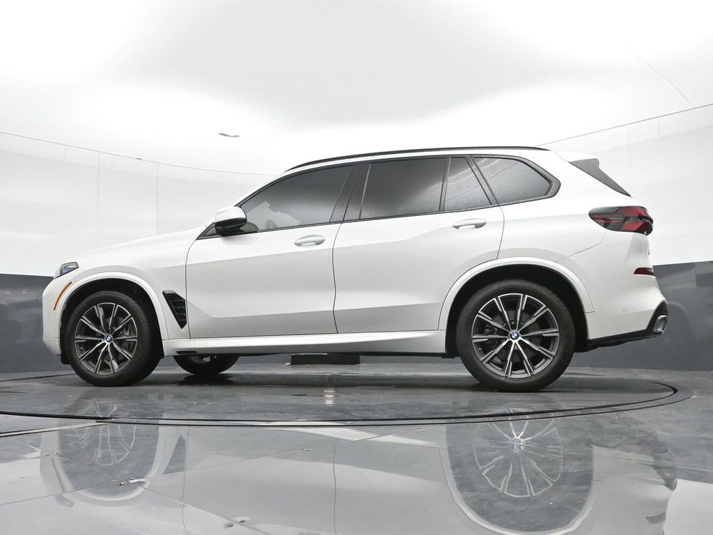 Used 2025 BMW X5 xDrive40i w/ M Sport Package AWD/4WD image 44