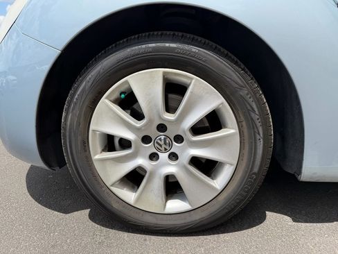 Used 2010 Volkswagen Beetle Convertible FWD image 7