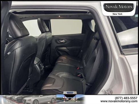 Used 2022 Jeep Cherokee Limited AWD/4WD image 12