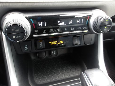 Used 2019 Toyota RAV4 XLE Premium w/ Cold Weather Package AWD/4WD image 21