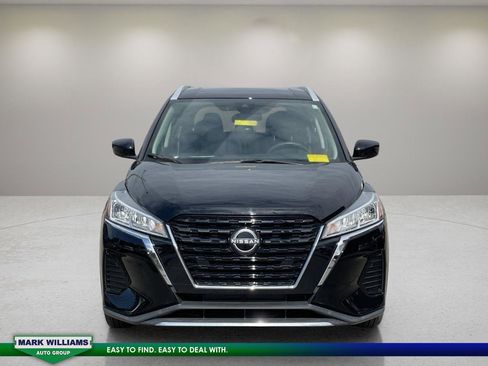 Used 2023 Nissan Kicks SV image 2