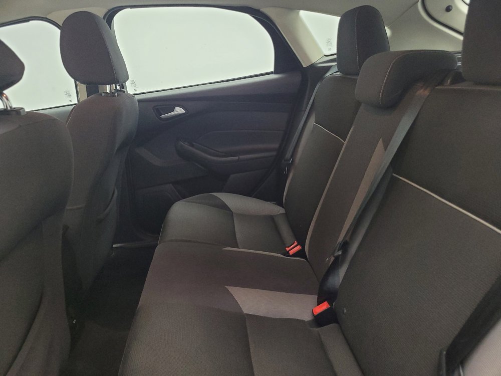 Used 2014 Ford Focus SE w/ SE Winter Package FWD image 18