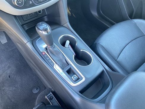 Used 2020 Chevrolet Equinox LS image 24