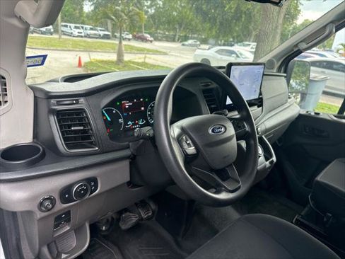 Used 2022 Ford E-Transit 148 High Roof Extended RWD image 12
