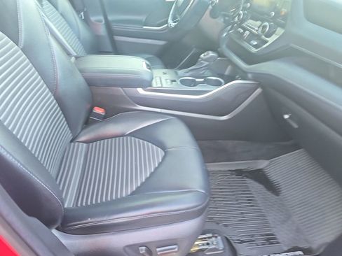 Used 2021 Toyota Highlander XSE FWD image 10