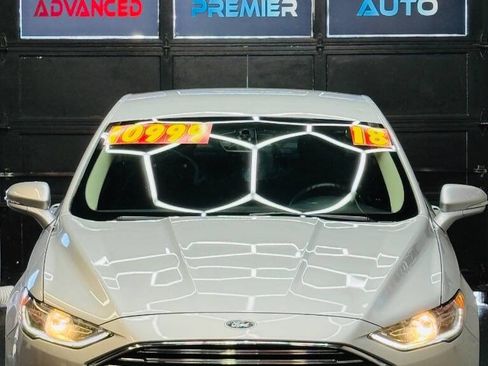Used 2018 Ford Fusion SE FWD image 5