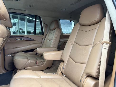 Used 2016 Cadillac Escalade Platinum AWD/4WD image 26